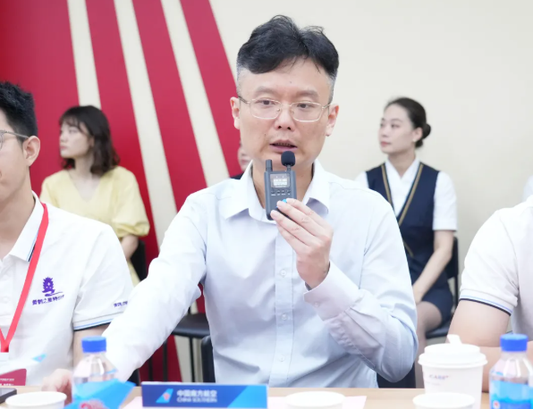 黄鹤之星领航班走进中国南方航空公司 沉浸式探秘航空智造与服务