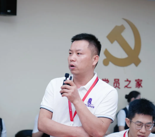 黄鹤之星领航班走进中国南方航空公司 沉浸式探秘航空智造与服务