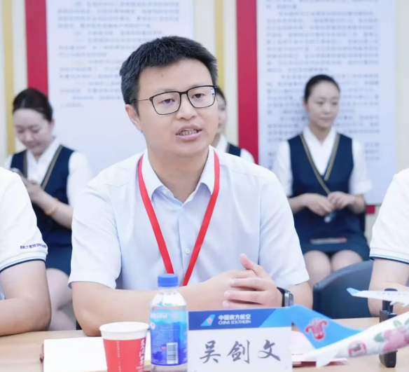 黄鹤之星领航班走进中国南方航空公司 沉浸式探秘航空智造与服务