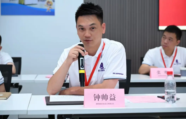 黄鹤之星领航班参访武汉金盘科技