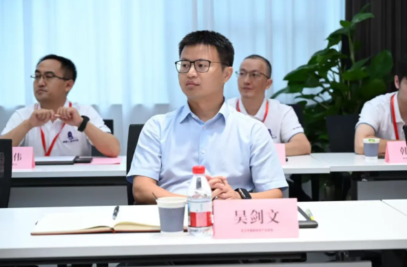 黄鹤之星领航班参访武汉金盘科技