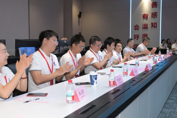 黄鹤之星领航班首聘企业家导师：以实战智慧点亮学员成长之路