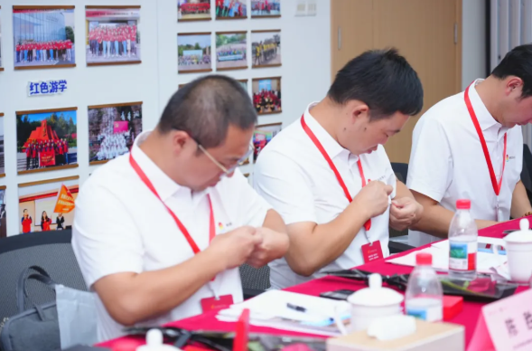 企业家导师赋能 共赴未来新程 黄鹤之星第16期冠军班正式开班! 企业家导师赋能 共赴未来新程 黄鹤之星第16期冠军班正式开班!