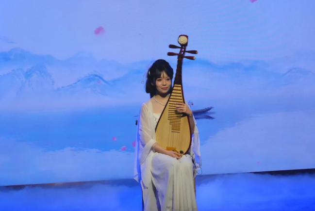 以欢笑融情，以共舞聚力 | 直击黄鹤之星独一无二的年终盛典