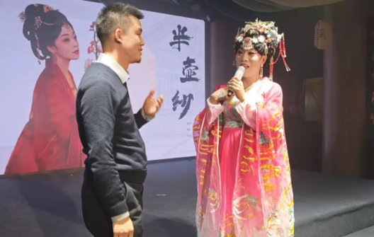 以欢笑融情，以共舞聚力 | 直击黄鹤之星独一无二的年终盛典