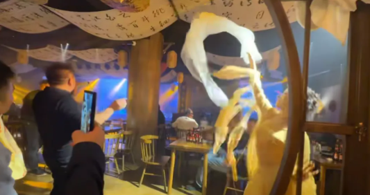 以欢笑融情，以共舞聚力 | 直击黄鹤之星独一无二的年终盛典