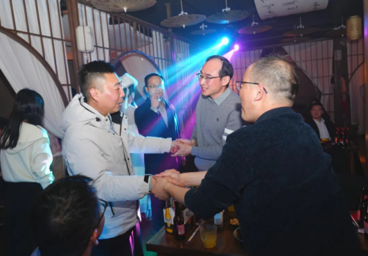 以欢笑融情，以共舞聚力 | 直击黄鹤之星独一无二的年终盛典