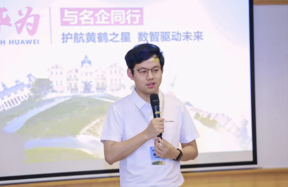 黄鹤之星鲲鹏班走进华为，吃透AI实战干货、解锁生态玩法，满载而归